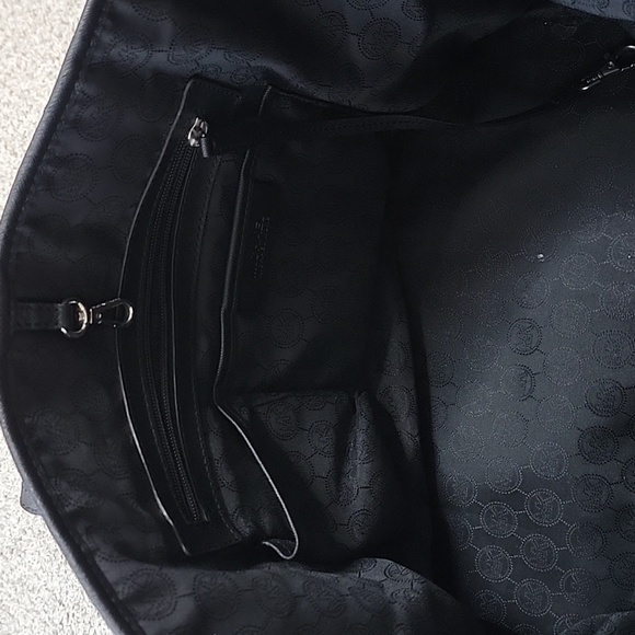 Michael Kors Large Tote Black and White - Picture 6 of 9